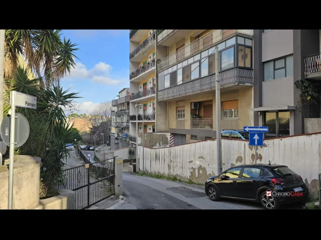 Via del santo, tre vani oltre ampia veranda