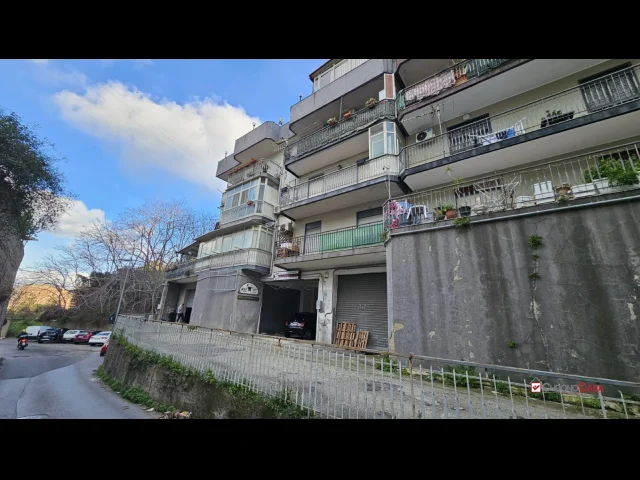 Appartamenti in Vendita - Via del santo, tre vani oltre ampia veranda