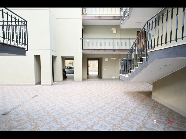 Appartamenti in Vendita - Via del santo, tre vani oltre ampia veranda