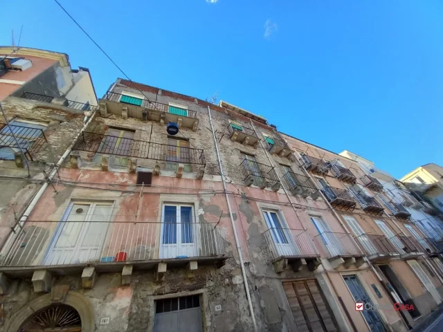 Ampio appartamento cinque vani centro storico patti