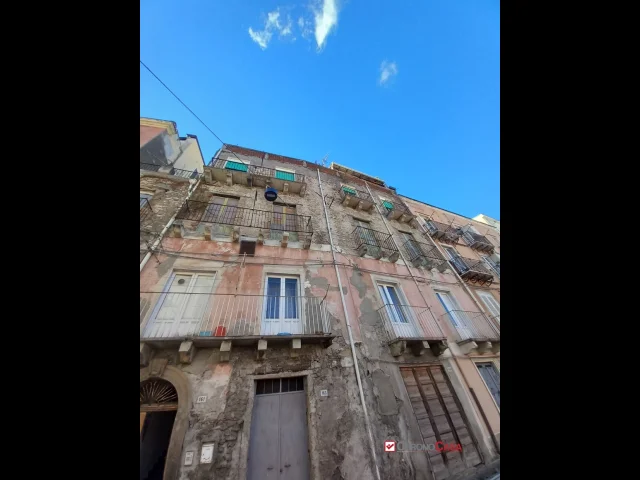 Appartamenti in Vendita - Ampio appartamento cinque vani centro storico patti