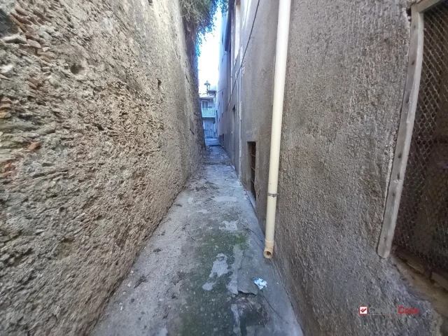 Appartamenti in Vendita - Ampio appartamento cinque vani centro storico patti