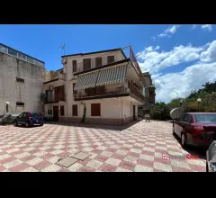 Appartamenti in Vendita - Ampio quadrivani a pochi metri dal mare