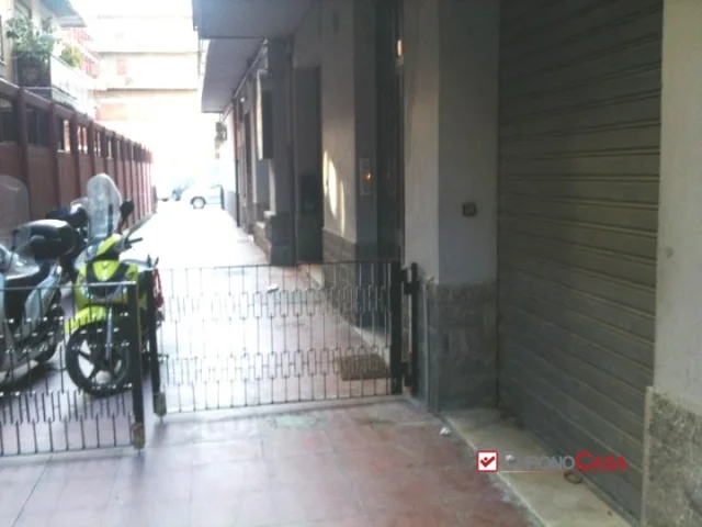Contesse pressi conad locale commerciale 40 mq una luce con wc