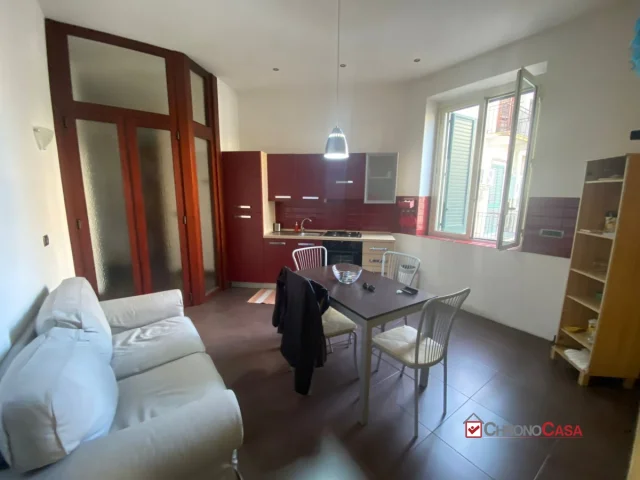 Appartamenti in Vendita - Stanza per studentessa pressi viale san martino