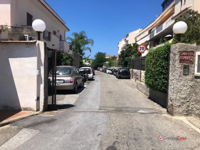 Rometta mare 150 mq di appartamento in villa p.t giardino
