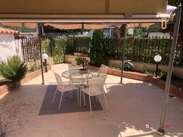 Appartamenti in Vendita - Rometta mare 150 mq di appartamento in villa p.t giardino