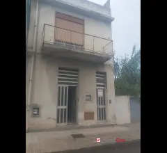 Spadafora indipendente su due livelli giardino e terrazzo