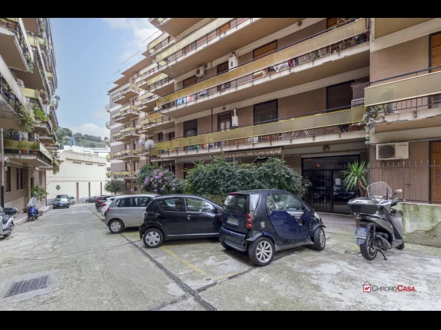 Via p. castelli, quadrivani e posto auto