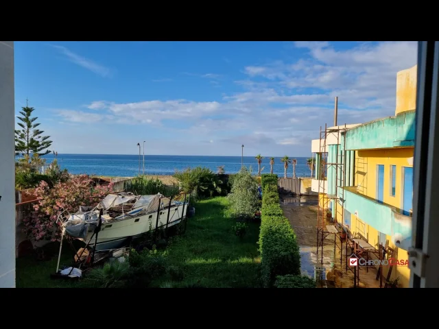 Appartamenti in Vendita - Venetico marina fronte mare 3 vani con cantina