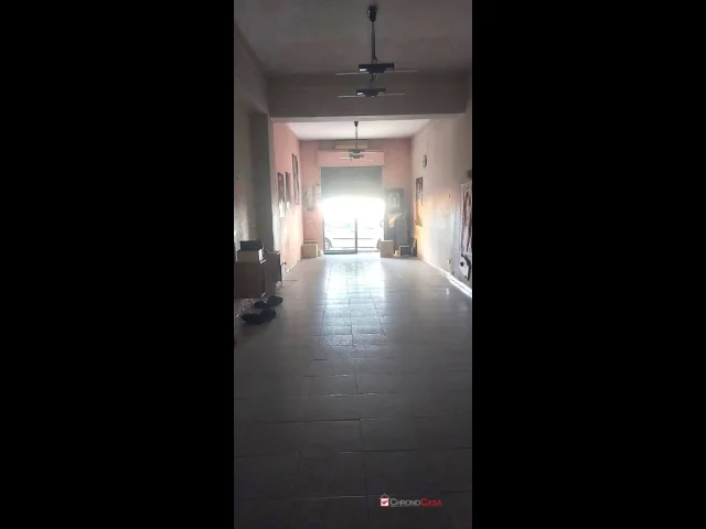 Appartamenti in Vendita - Viale italia, locale commerciale di 110 mq con retro bottega