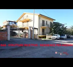 Appartamenti in Vendita - Villa singola su 3 piani. ideale a strutture ricettive
