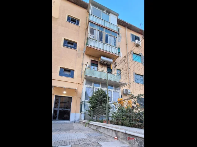 Pressi policlinico,1 grande camera e servizi a studentessa