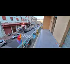 Appartamenti in Vendita - Pressi policlinico,1 grande camera e servizi a studentessa