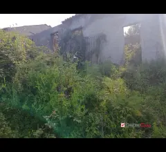 Appartamenti in Vendita - Piano torre, ampio terreno e fabbricato