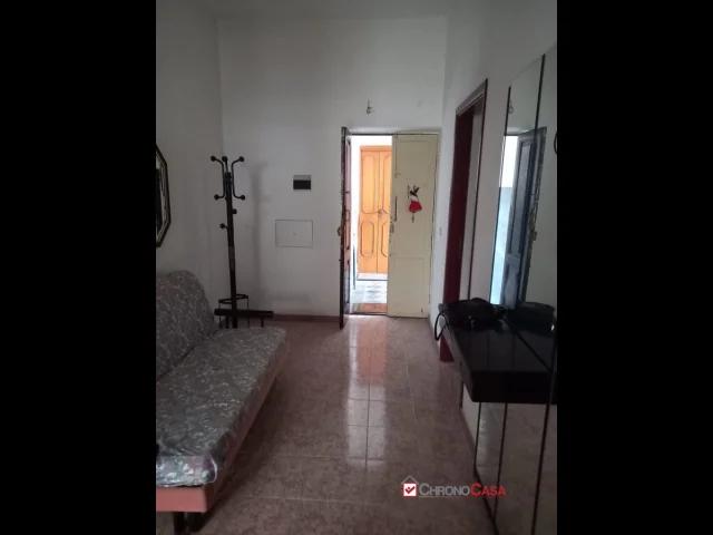 Appartamenti in Vendita - C/o collereale semi indipendente 2 vani arredato ristrutturato