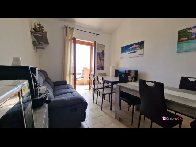 Appartamenti in Vendita - Acqualadrone, bivani ristrutturato con garage di proprietà