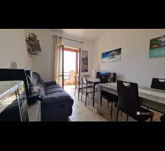 Appartamenti in Vendita - Acqualadrone, bivani ristrutturato con garage di proprietà