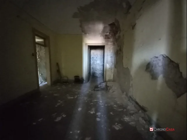 Appartamenti in Vendita - Appartamento da ristrutturare mq 148 centro storico