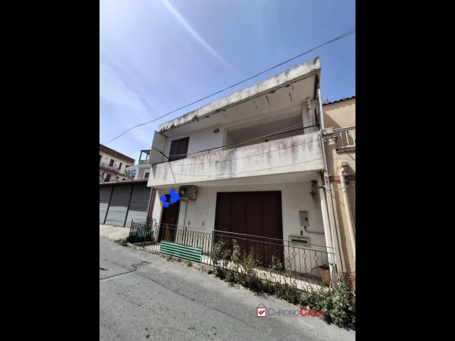 Appartamenti in Vendita - Faro superiore, indipendente su tre livelli