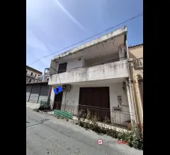 Appartamenti in Vendita - Faro superiore, indipendente su tre livelli