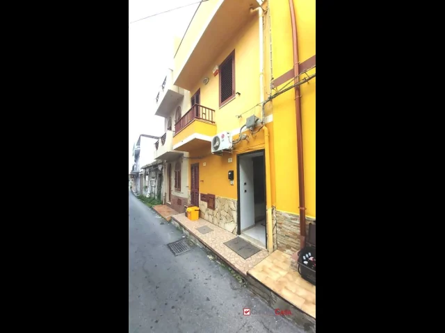 Appartamenti in Vendita - Villafranca, indipendente su 2 livelli 3 vani 2wc e terrazza
