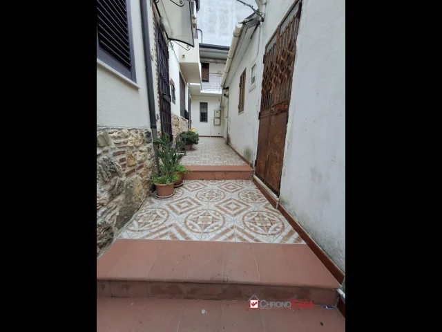 Appartamenti in Vendita - Bordonaro, soluzione semindipendente 3 vani + servizi