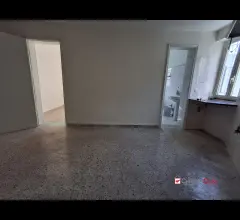 Appartamenti in Vendita - Luminoso trivani zona tremestieri