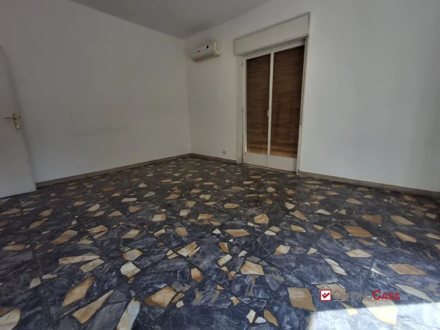Appartamenti in Vendita - Luminoso e ampio trivani non arredato s.s. 114 tremestieri