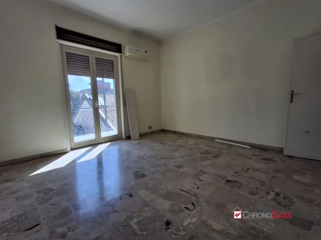 Appartamenti in Vendita - Luminoso e ampio trivani non arredato s.s. 114 tremestieri