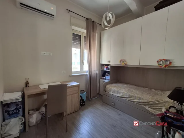 Appartamenti in Vendita - Camera luminosa e arredata tutto incluso zona gazzi