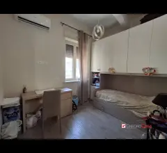 Appartamenti in Vendita - Camera luminosa e arredata tutto incluso zona gazzi