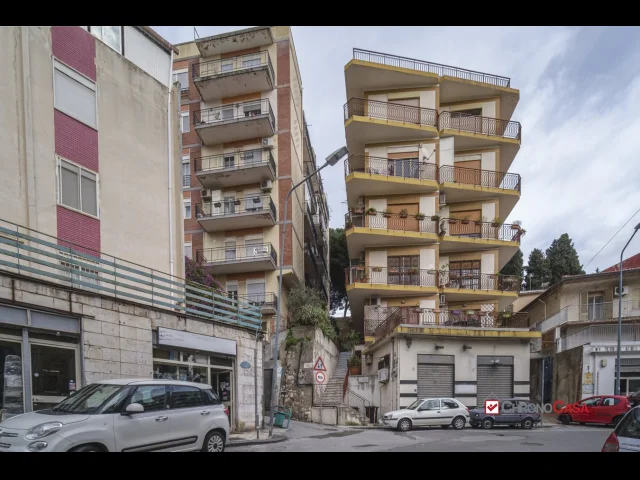 Appartamenti in Vendita - Luminoso trivani zona centrale, viale principe umberto