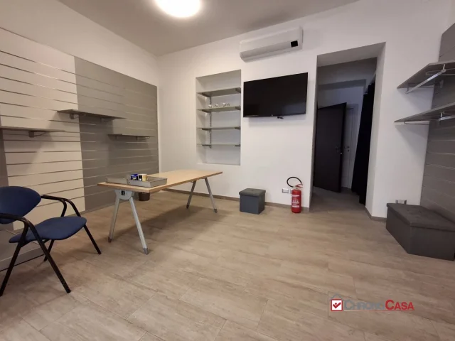 Contesse, bottega ristrutturata ad una luce