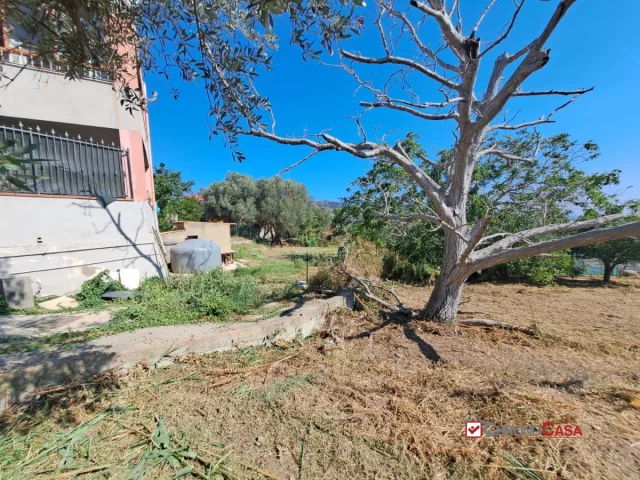 Appartamenti in Vendita - Camaro superiore,terreno pianeggiante di circa 1900 mq