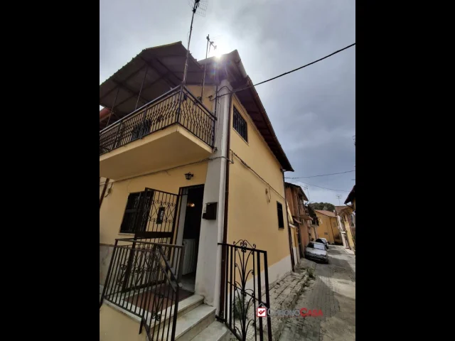 Casa indipendente su due livelli pressi viale italia