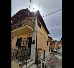 Casa indipendente su due livelli  pressi viale italia