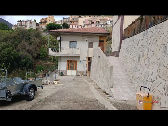 Ali',villa indipendente con ampio terreno, ottime condizioni