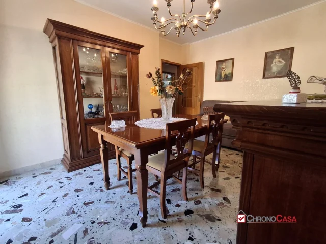 Luminoso trivani villaggio aldisio, arredato