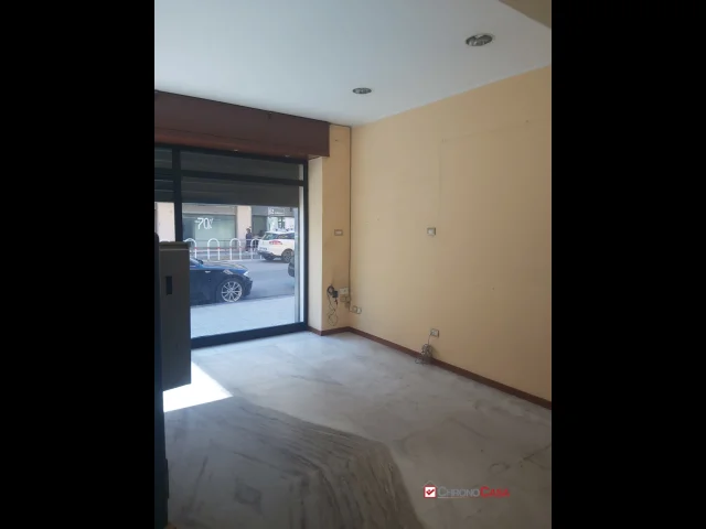 Appartamenti in Vendita - Provinciale, locale di circa 80 mq con retro bottega e wc