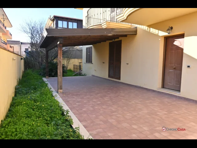 Appartamenti in Vendita - Villa singola su 3 piani