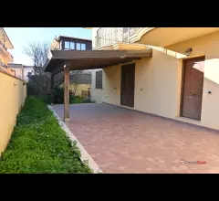 Appartamenti in Vendita - Villa singola su 3 piani