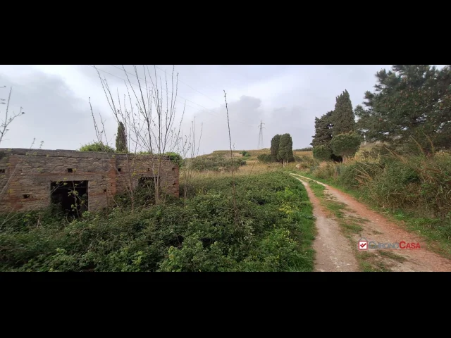 Locanda, terreno agricolo di circa 55000 mq, con ruderi