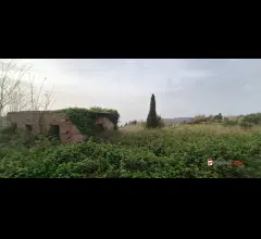 Appartamenti in Vendita - Locanda, terreno agricolo di circa 55000 mq, con ruderi