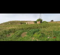 Appartamenti in Vendita - Locanda, terreno agricolo di circa 55000 mq, con ruderi