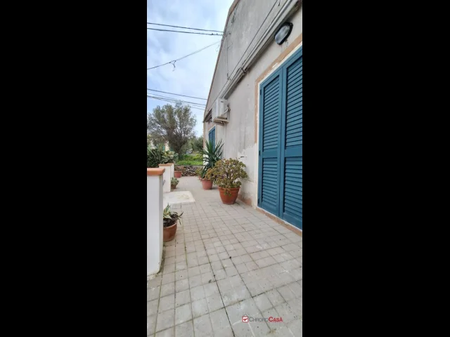 Appartamenti in Vendita - Piano torre, pressi ss113,semi indipendente con corte