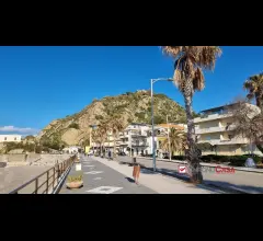 Capo d'orlando ampio appartamento con posto auto in zona centrale e a pochi mt dal mare