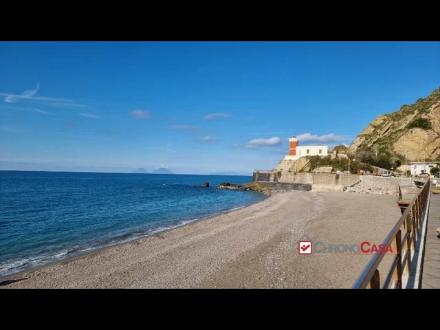 Appartamenti in Vendita - Capo d'orlando ampio appartamento con posto auto in zona centrale e a pochi mt dal mare