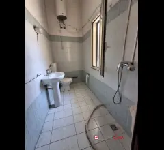 Appartamenti in Vendita - Magazzino camaro superiore uso ufficio/vari