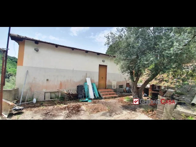 Appartamenti in Vendita - Castanea casa indipendente con terreno rif. cde-4631